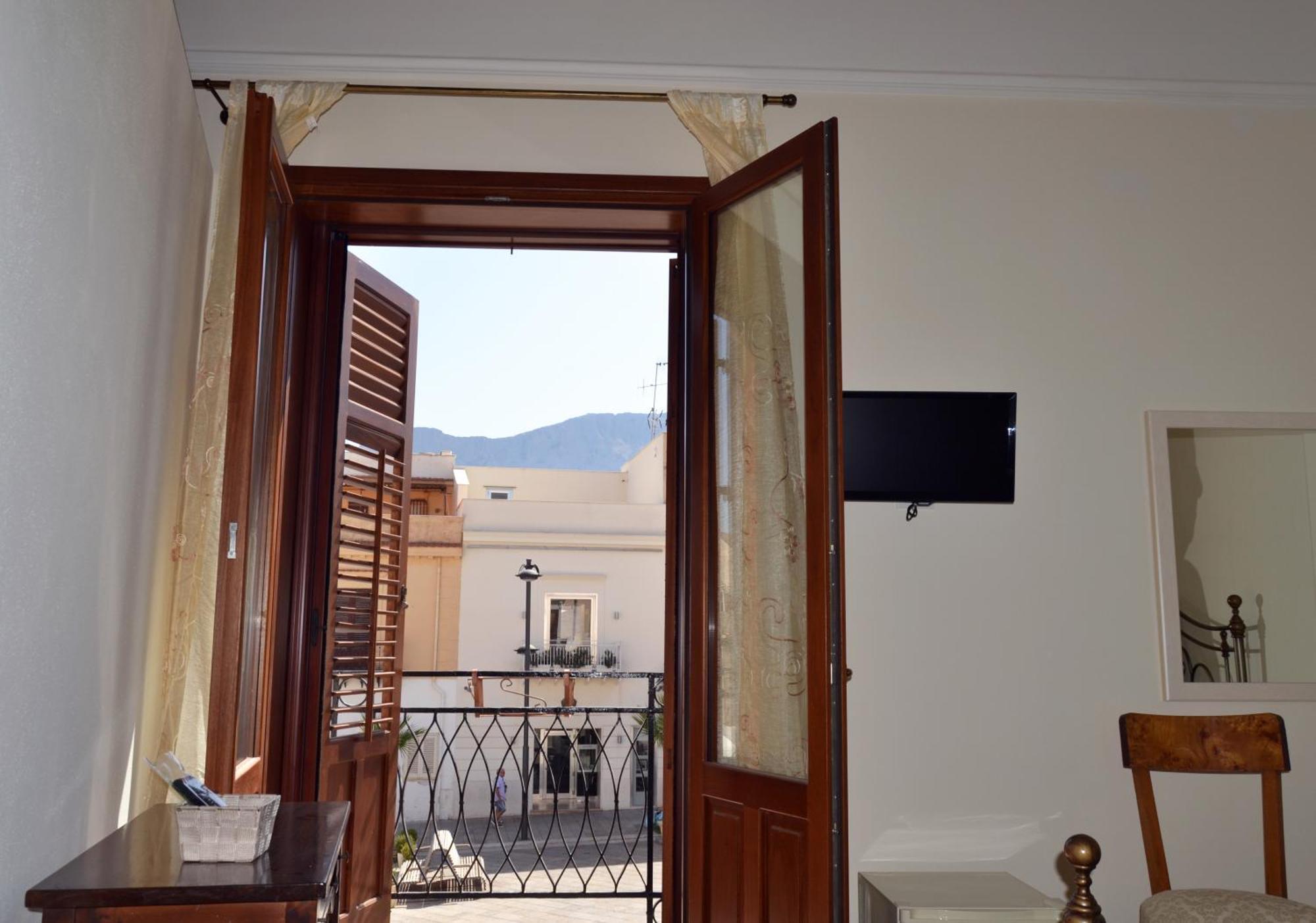 Hotel Palazzo Graziano à Terrasini Extérieur photo